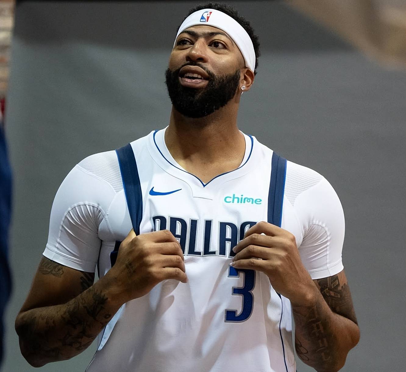 赛地聚焦：欧冠赛后热度飙升，深圳男篮临场应变，质疑声仍在，球队文化再被提及的简单介绍